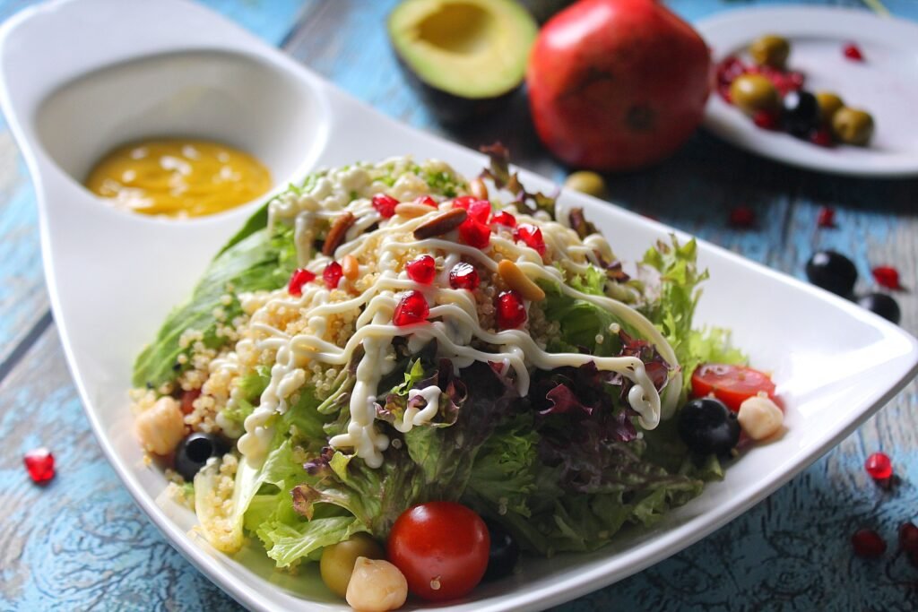 High-Protein Mediterranean Quinoa Salad: Easy Healthy Lunch