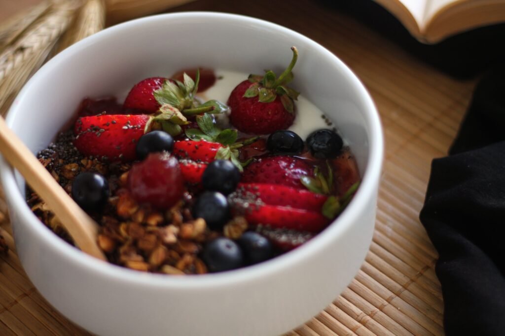 Greek Yogurt Berry Protein Parfait: An Easy High-Protein Breakfast